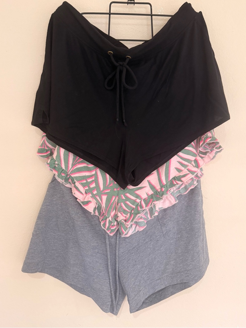 3-Pack Lounge Shorts Old Navy Black, Xhilaration Pink Leaf, Calvin Klein Gray